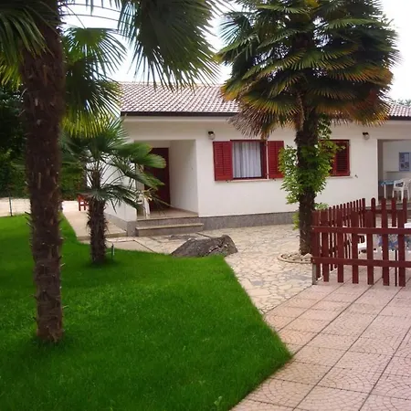 Holiday home House In With Balcony, Air Conditioning, Wifi, Washing Machine