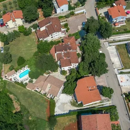بيت للعطل House In With Balcony, Air Conditioning, Wifi, Washing Machine *