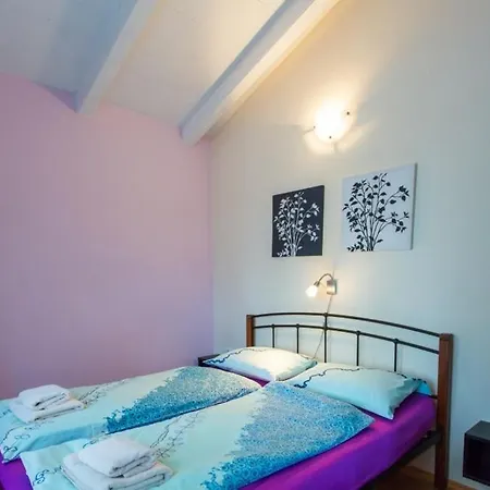 بيت للعطل House In With Balcony, Air Conditioning, Wifi, Washing Machine بوريتش