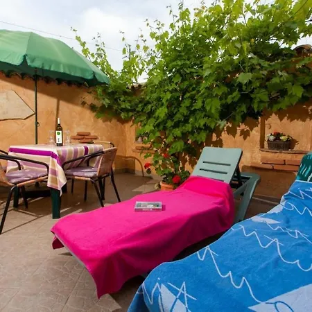 بيت للعطل House In With Balcony, Air Conditioning, Wifi, Washing Machine *