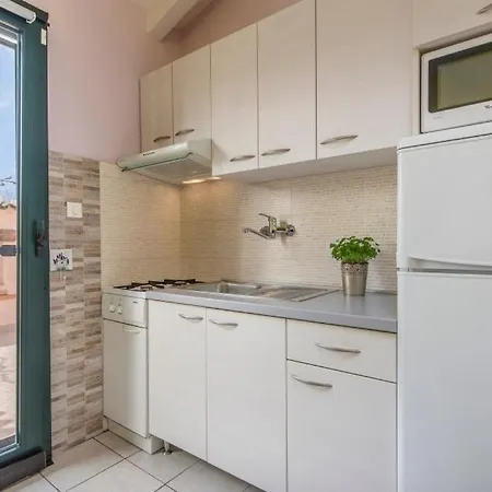 House In With Balcony, Air Conditioning, Wifi, Washing Machine Holiday home *