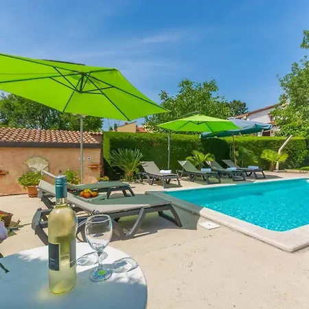 House In With Balcony, Air Conditioning, Wifi, Washing Machine Porec