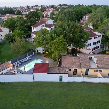 House In With Balcony, Air Conditioning, Wifi, Washing Machine * Poreč