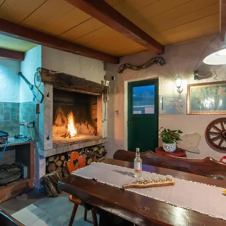 House In With Balcony, Air Conditioning, Wifi, Washing Machine Porec