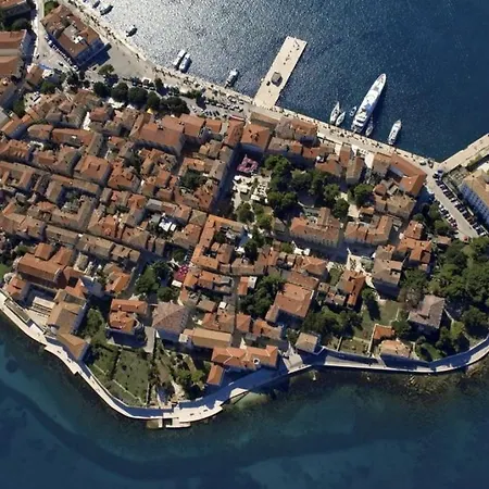 House In With Balcony, Air Conditioning, Wifi, Washing Machine * Porec