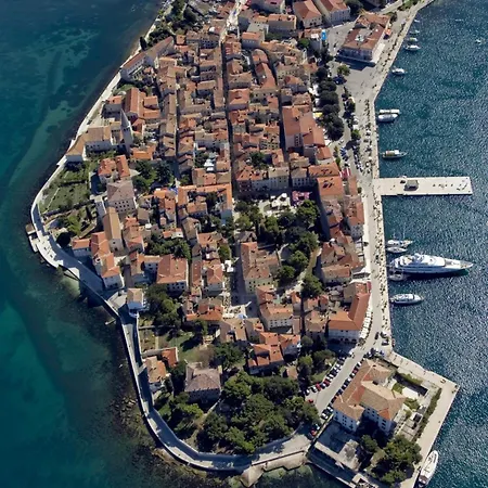 House In With Balcony, Air Conditioning, Wifi, Washing Machine Porec