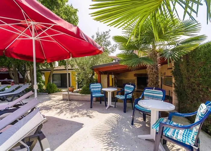 House In With Balcony, Air Conditioning, Wifi, Washing Machine Feriehus Poreč