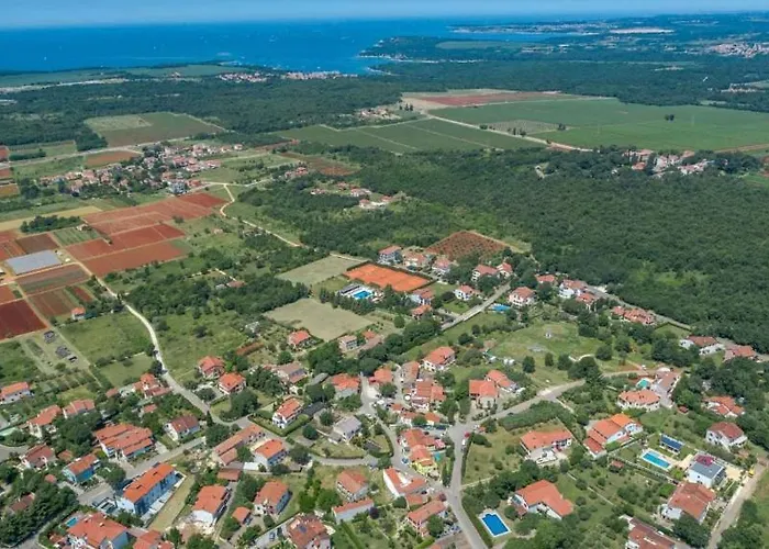 House In With Balcony, Air Conditioning, Wifi, Washing Machine Feriehus Poreč