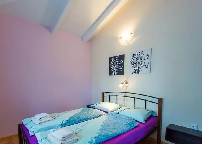 Feriehus House In With Balcony, Air Conditioning, Wifi, Washing Machine Poreč