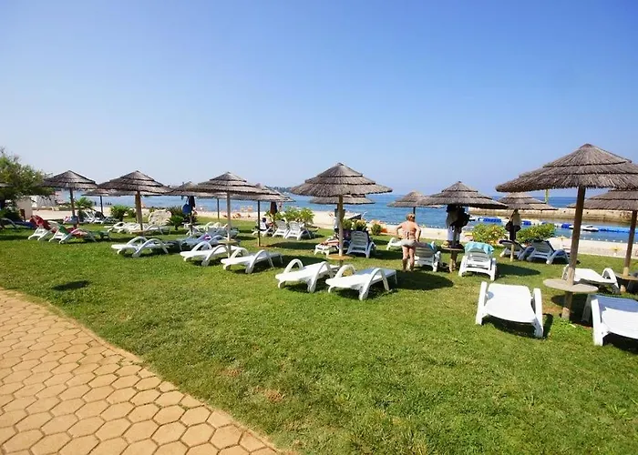 House In With Balcony, Air Conditioning, Wifi, Washing Machine Feriehus *