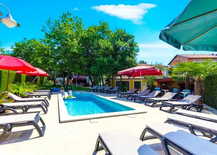 House In With Balcony, Air Conditioning, Wifi, Washing Machine Feriehus Poreč