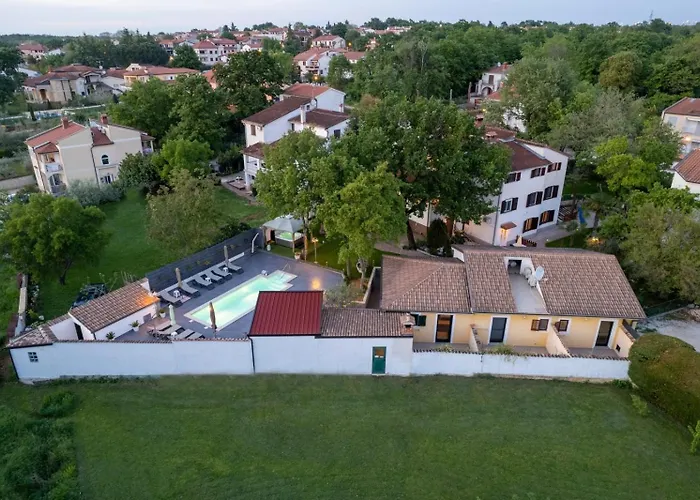 House In With Balcony, Air Conditioning, Wifi, Washing Machine * Poreč